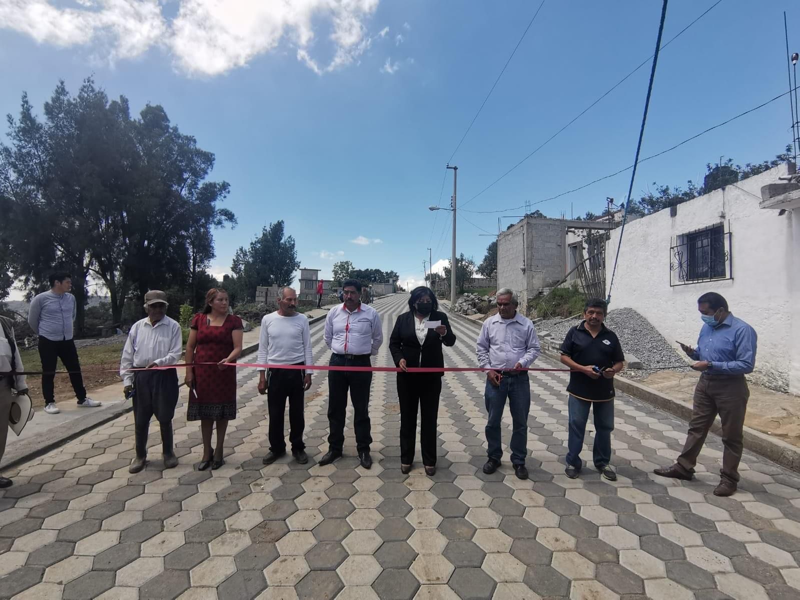 Presidenta municipal inaugura calle en San Tadeo Huiloapan, Panotla